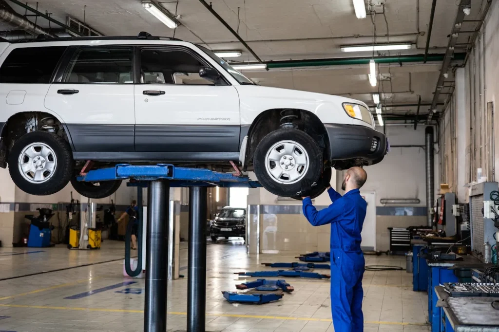 Inspección técnica de un coche en taller (equivalente al TÜV alemán)