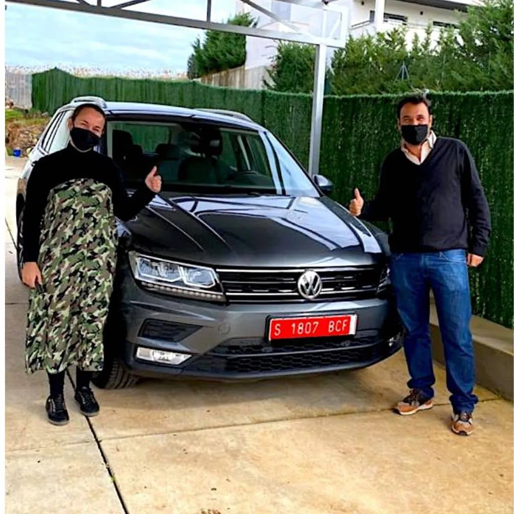 Alejandra de Badajoz con su Volkswagen Tiguan 2.0 TDI importado de Alemania
