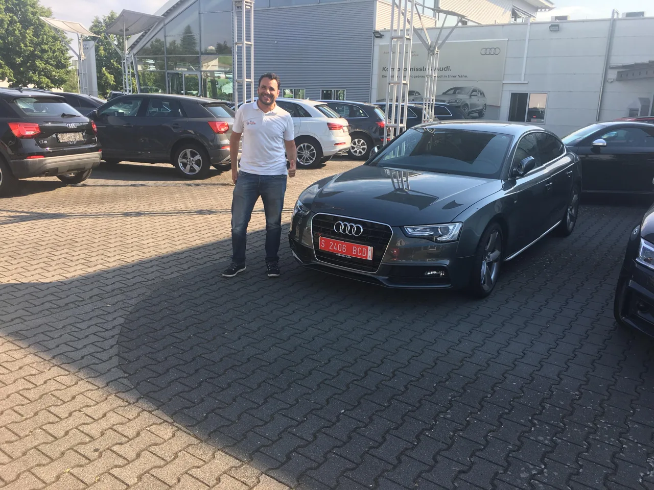 Cliente con su Audi A5 Sportback importado de Alemania