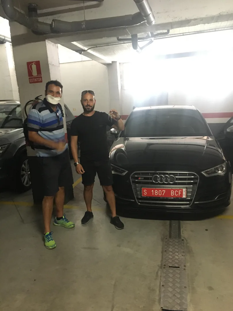 Cliente con su Audi S3 importado de Alemania
