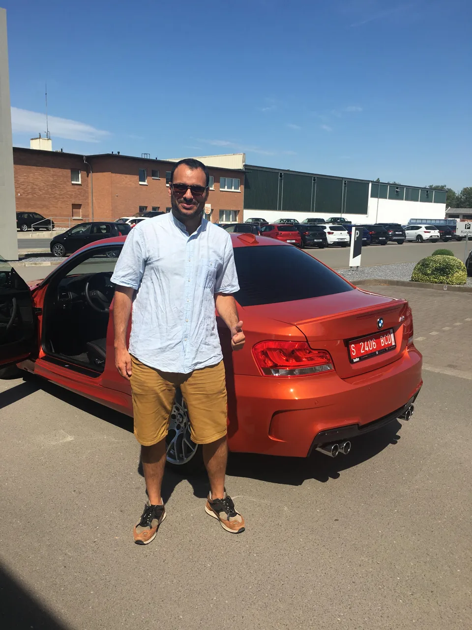 Cliente con su BMW Serie 1 Coupé importado de Alemania