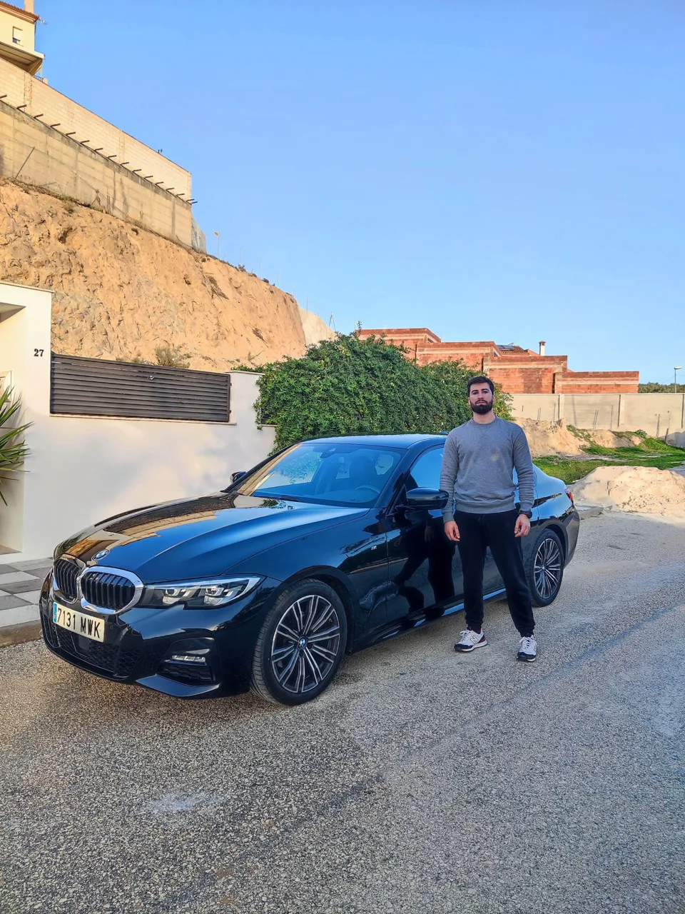 Cliente con su BMW Serie 3 M Sport importado de Alemania