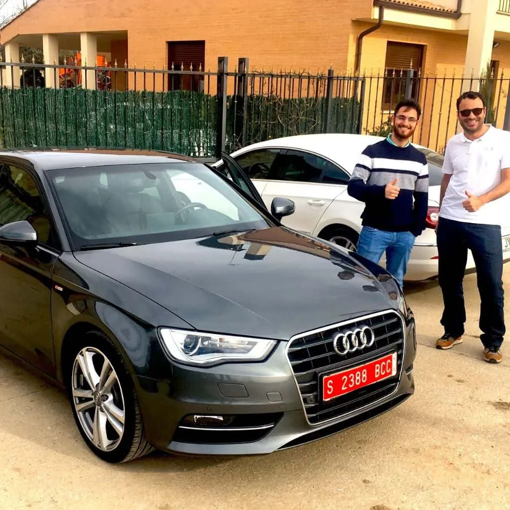Cliente con su Audi A3 importado de Alemania