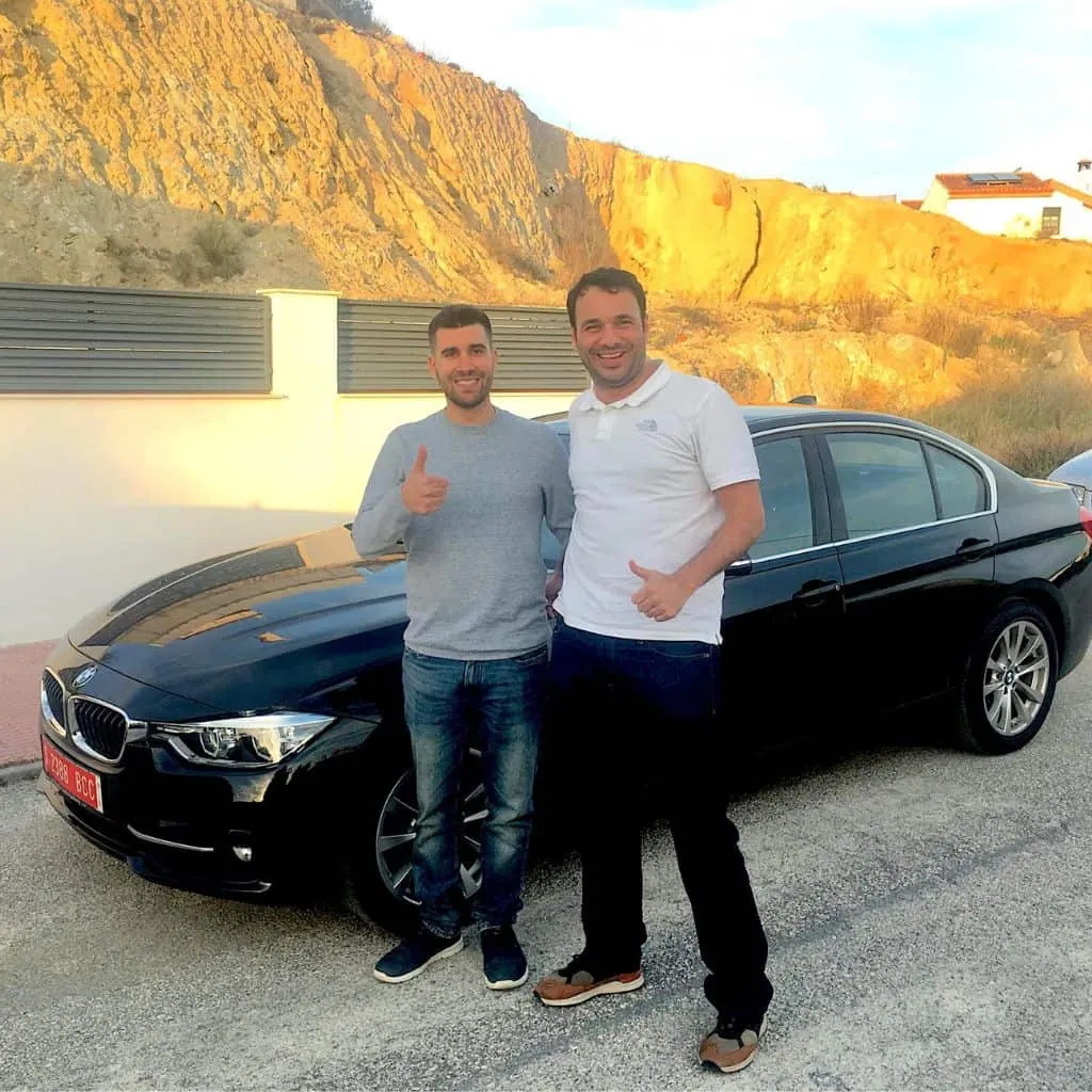 Iván de Loja con su BMW 320d M importado de Alemania