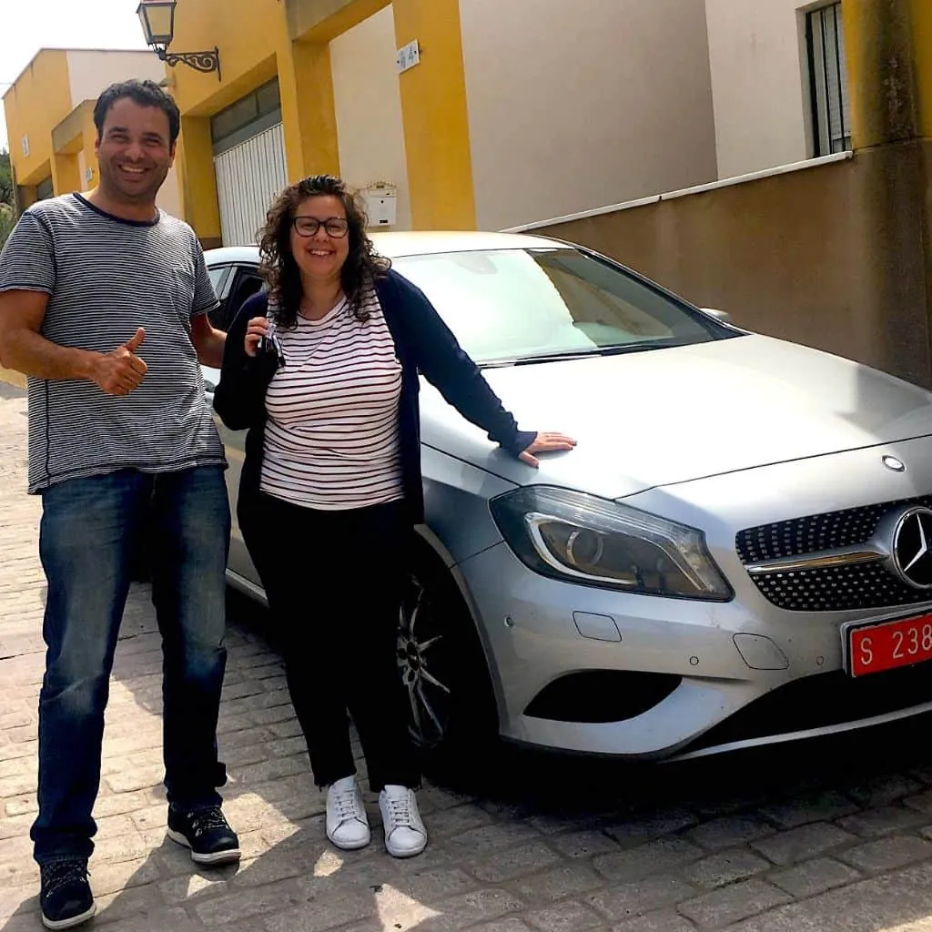 Cliente con su Mercedes A200 importado de Alemania