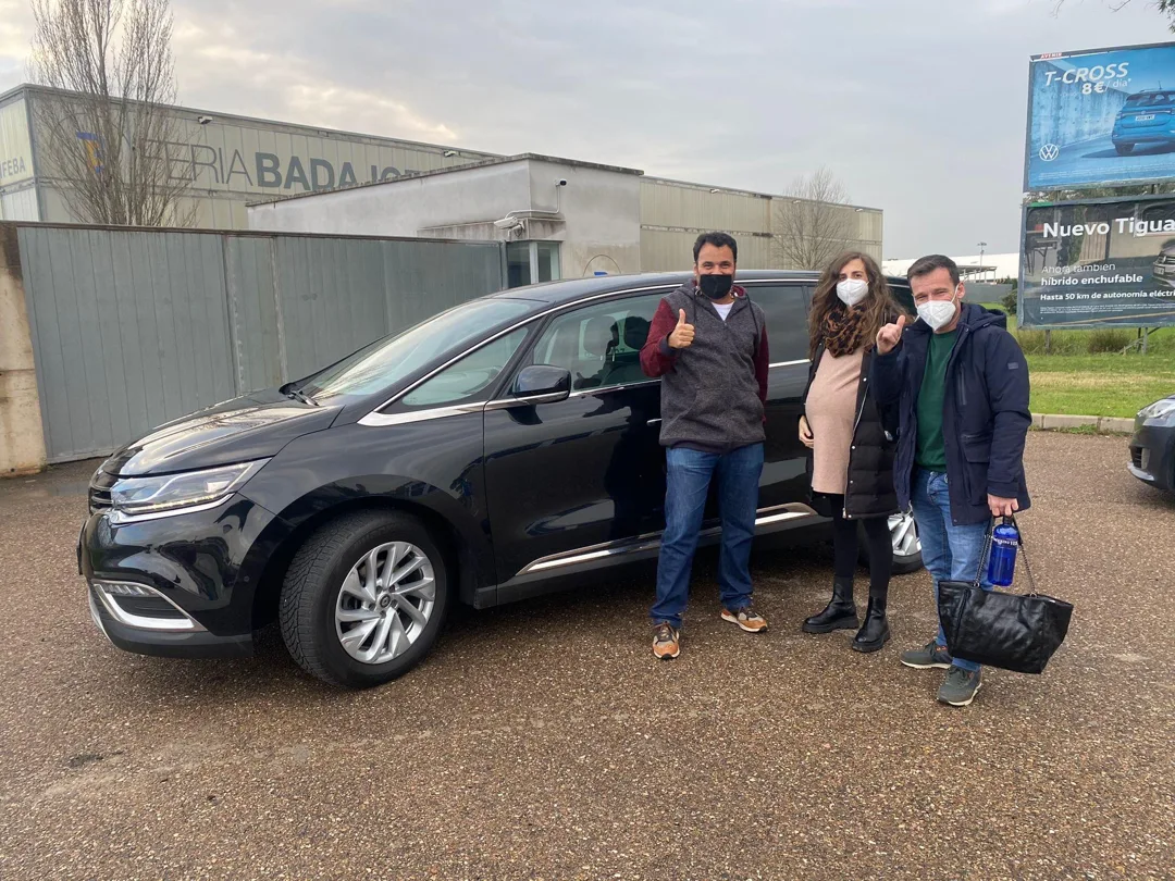 Clientes con su Renault Espace importado de Alemania