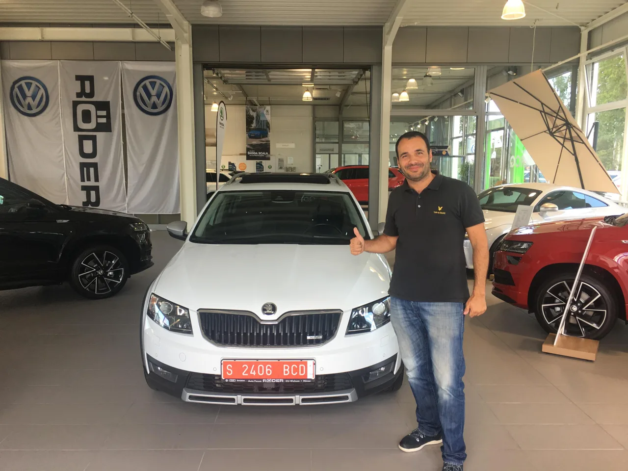 Cliente con su Skoda Octavia importado de Alemania